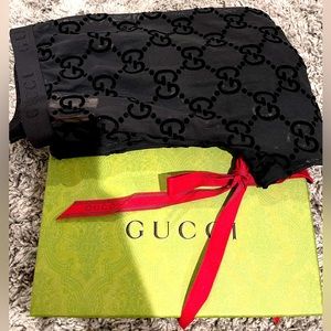 GUCCI TIGHTS AUTHENTIC SIZE MEDIUM I HAVE THE BOX AND THE TAGS .